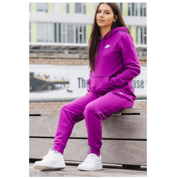NIKE Sweatpants - Picture 1 of 14